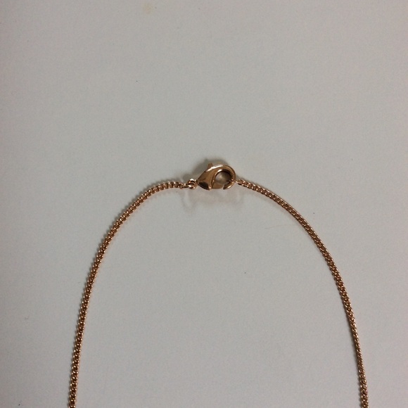 Flower Pearl & Crystal Gold Tone Necklace. - Picture 5 of 7